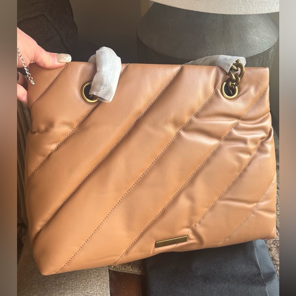 Authentic KURT GEIGER LONDON Quilted 2 compartment magnetic closure shoulder bag - Picture 4 of 17